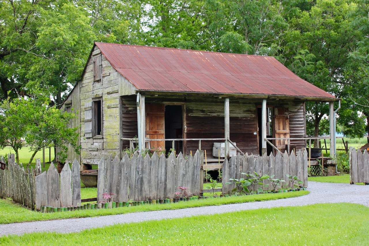 slave-quarters-laura-plantation