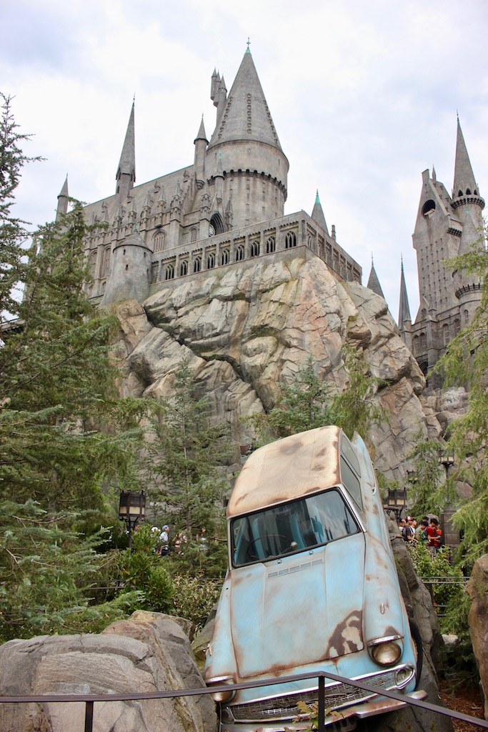universal-studios-hogwarts-car