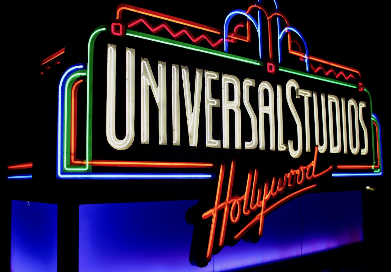 universal-studios-hollywood-night