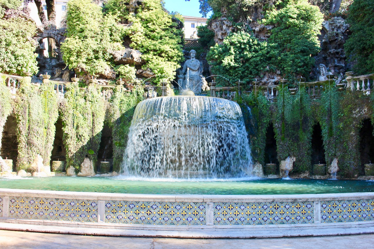 oval-fountain-tivoli-villa-de-este